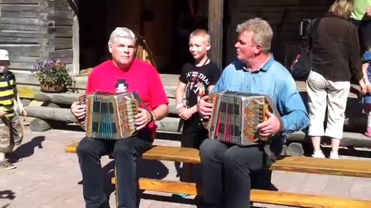 Lõõtspillivirtuoosid Aivar Teppo ja Ain Lindvest