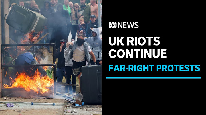 UK rioters attempt to break into hotel sheltering asylum seekers | ABC News