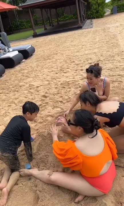 Nagita Buries Uncle Merry on Bali Beach