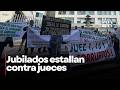 Pensionados protestan por recorte de hasta 70% en sus ingresos
