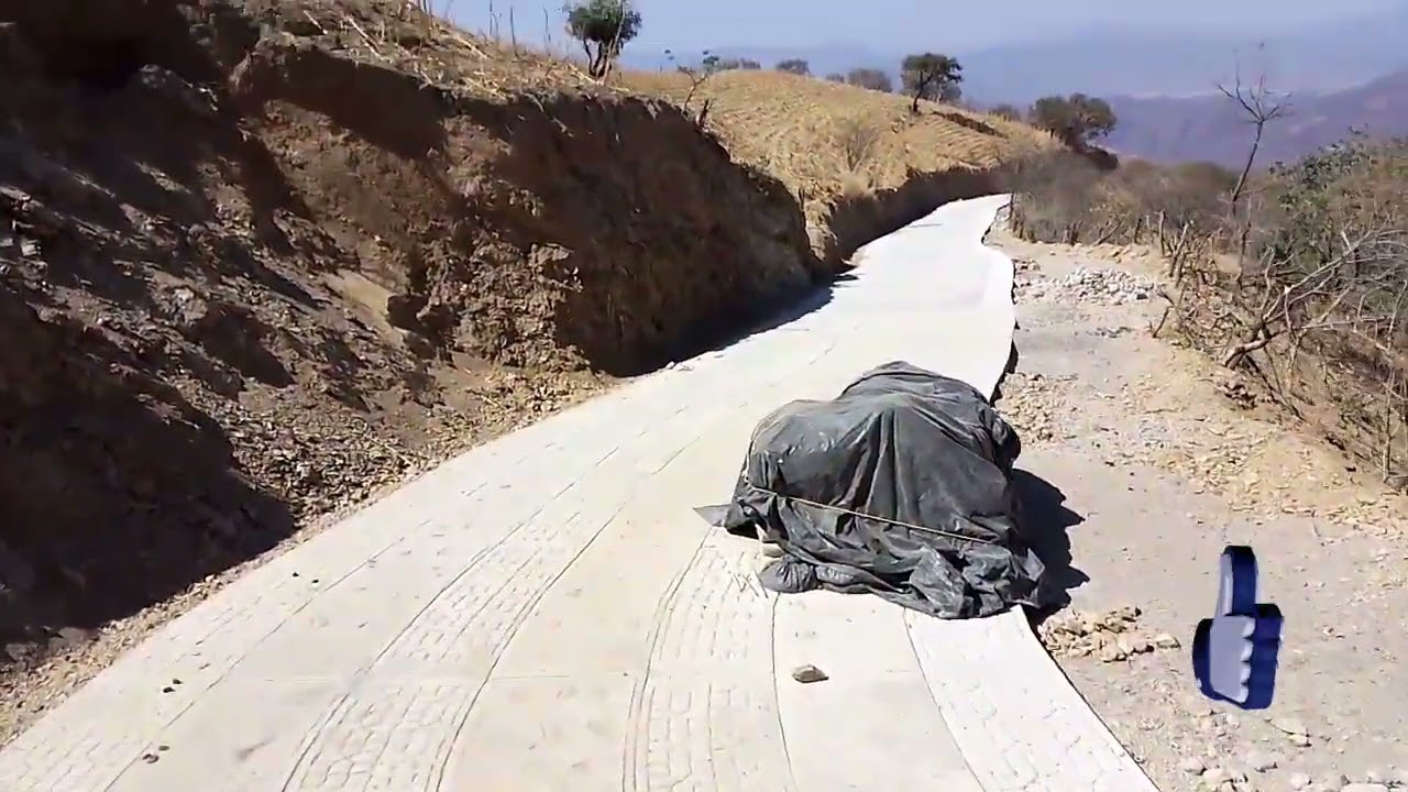 Carretera artesanal de Lomalapa a Zumpango Mpio de Olinalá Guerrero 