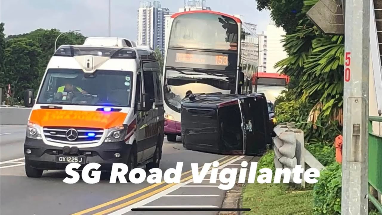 3sep2022-braddell-road-smt2460h-toyota-noah-overturned-after-accident
