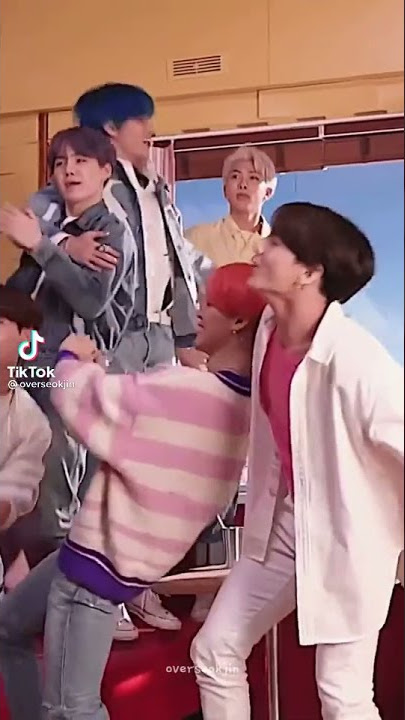 Asik banget sih bang joget nya||#rm #jin #suga #jhope #jimin #taehyung #jungkook #bts #army💜💜