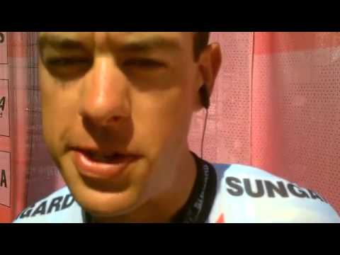 Видео: Контадорын дуудлага худалдаагаар 2011 оны Giro d'Italia дугуйг Улаан загалмайн нийгэмлэгт 