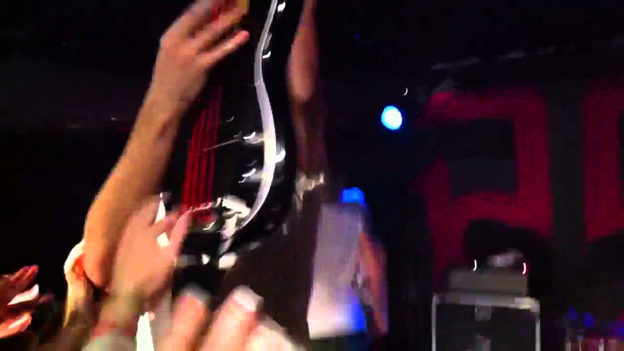 R5 performing A Billion Hits in Nashville, TN