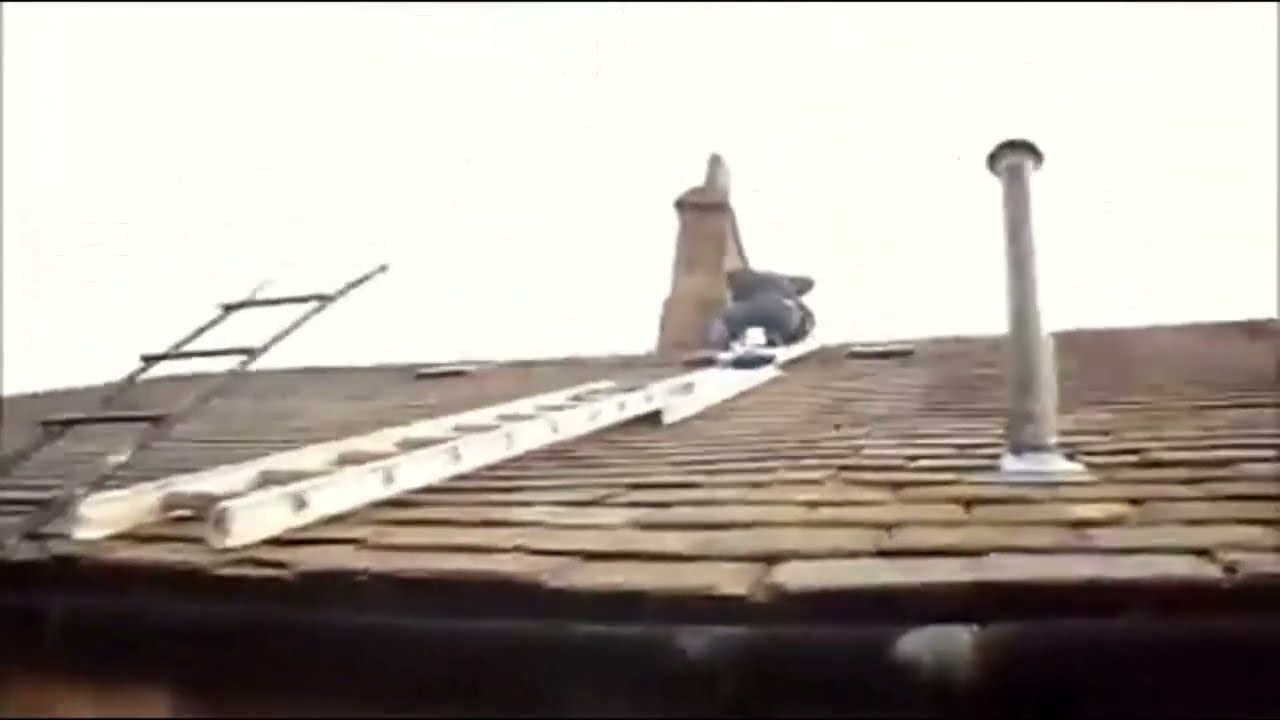 Mrs Digwells oldFella Mrs Digwells theoldFella Stumps Renovation early days Roof Tiles ,Flashing