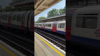 #worldexplorer #londonattractions #uktravelguide #travel #tube #londonundergroundtransport