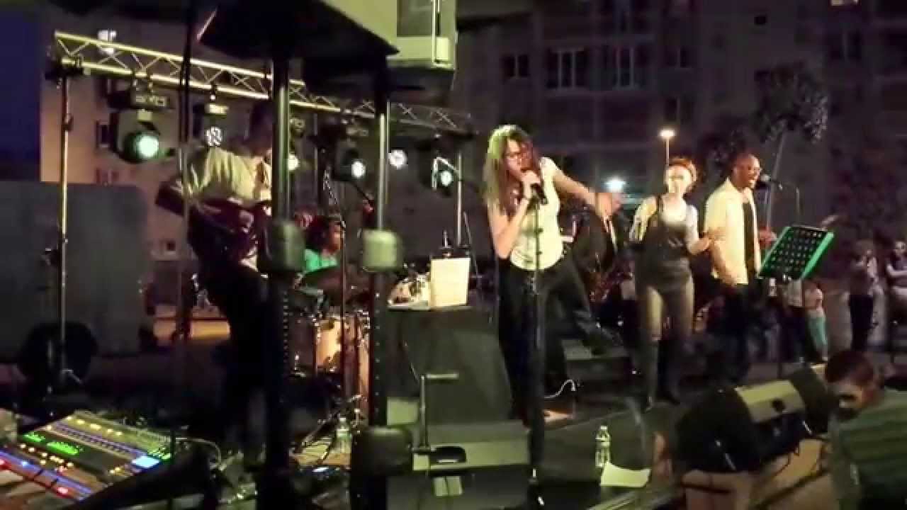 Working Day & Night - Sing Song feat Zhakee