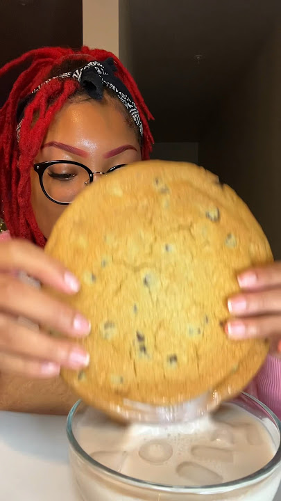 ASMR | Milk and Cookies 🤪