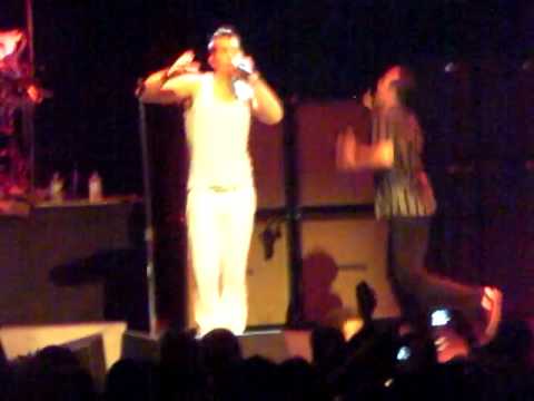 在 YouTube 上观看 311 Wake Your Mind Up Live @ Secret Show Fox Theater 060109