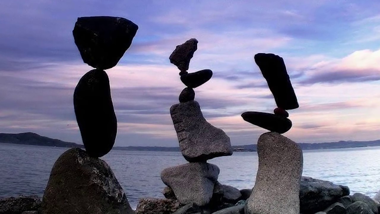 Friend stone. Висячий камень. Равновесие в природе. Странные камни. Камень стоит.