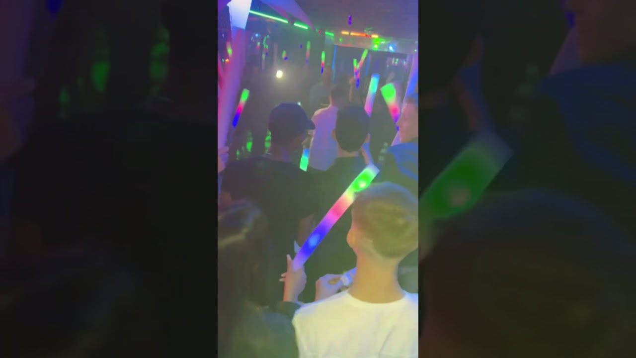 Festa de 15 anos para Menino. Uma Balada Neon!
