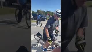 Байден упал с велосипеда