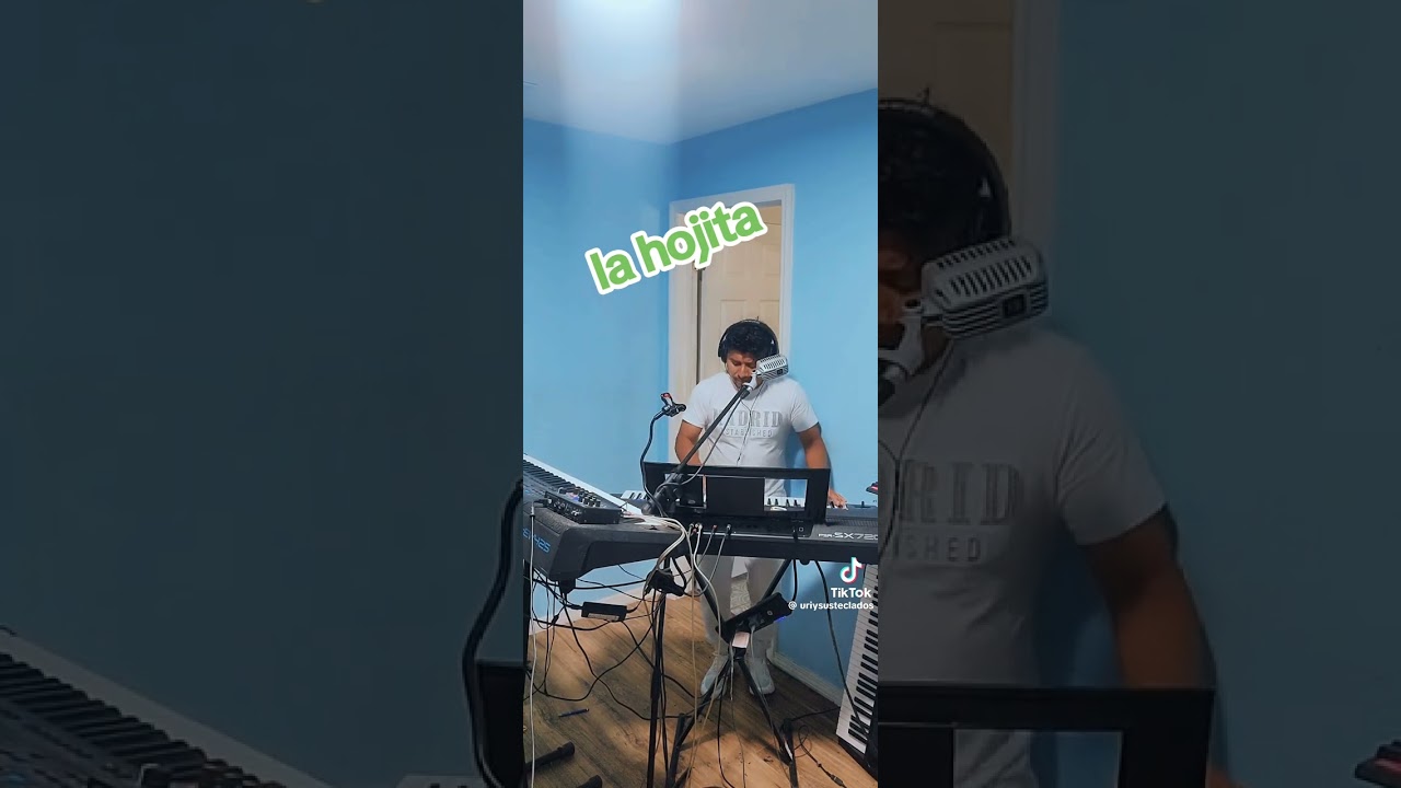 Uri y sus teclados - la hojita