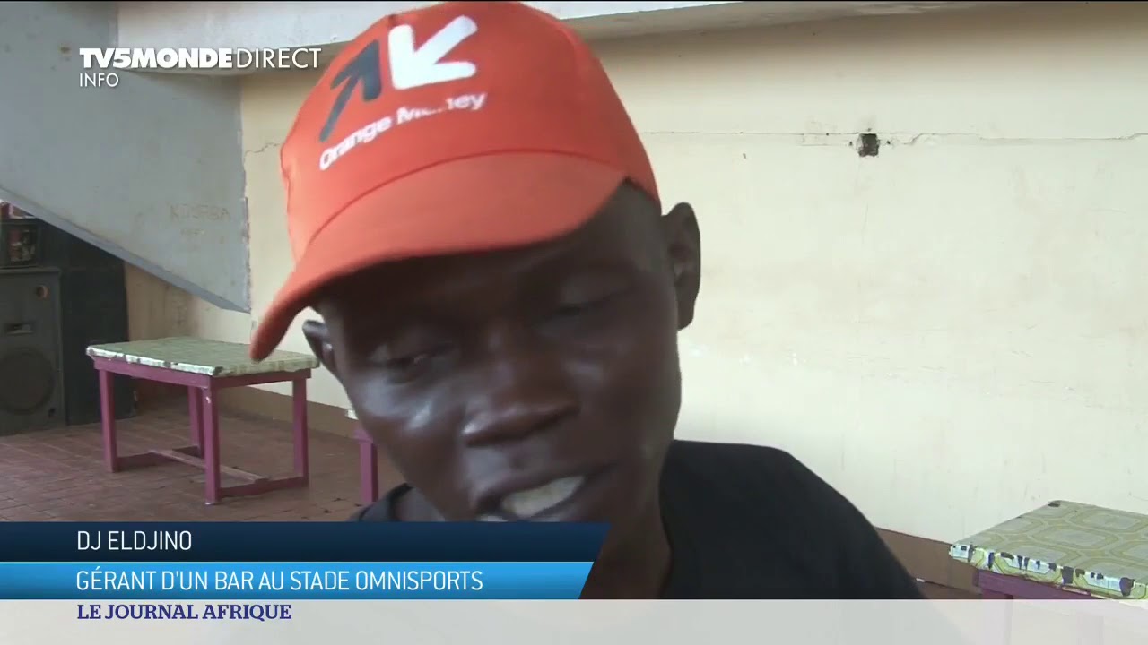 RCA : au stade 20 000 places de Bangui, les bars remplacent peu à peu les barres (de traction).