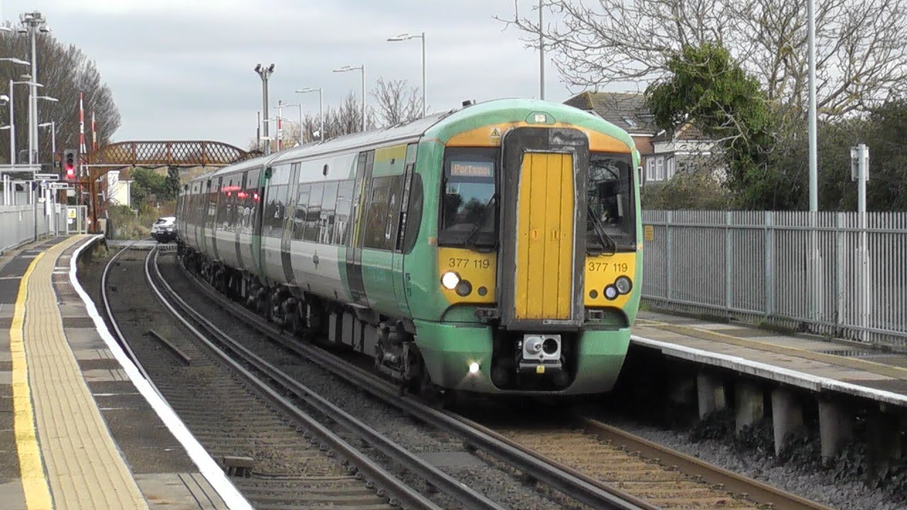 Sunday Lunchtime Trains At Bedhampton 17 12 2023 featuring 66848 on ...