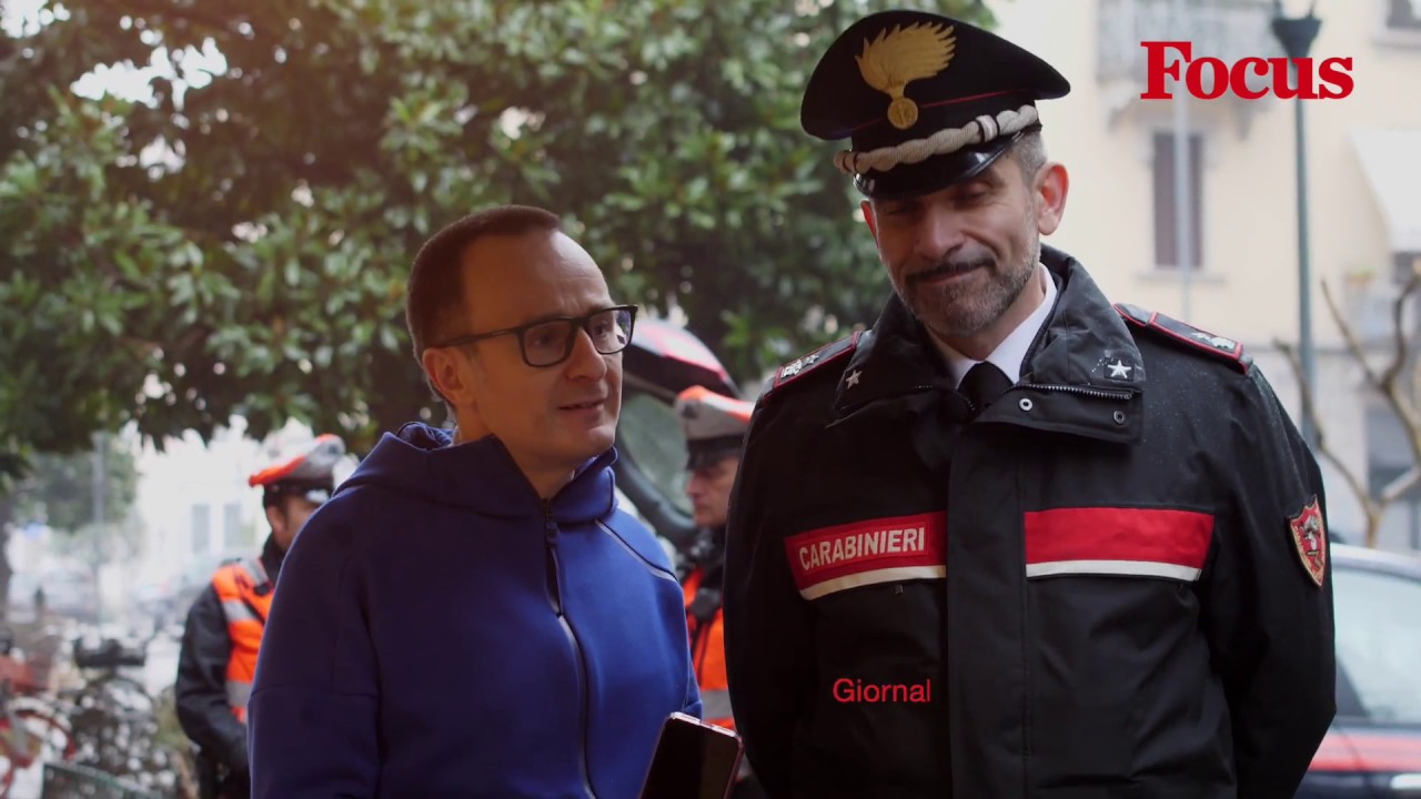 Come avvengono i controlli con gli alcolimetri dei Carabinieri - YouTube