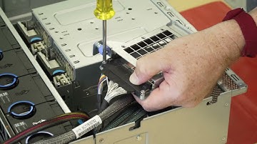 ThinkSystem SR950 V3 installing an OCP module and cage