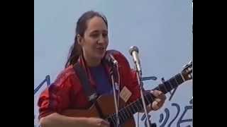 Светлана Шелухина - Памирская песня (Ю.Визбор). 06.2004.(Фрагмент Выступления на фестивале 