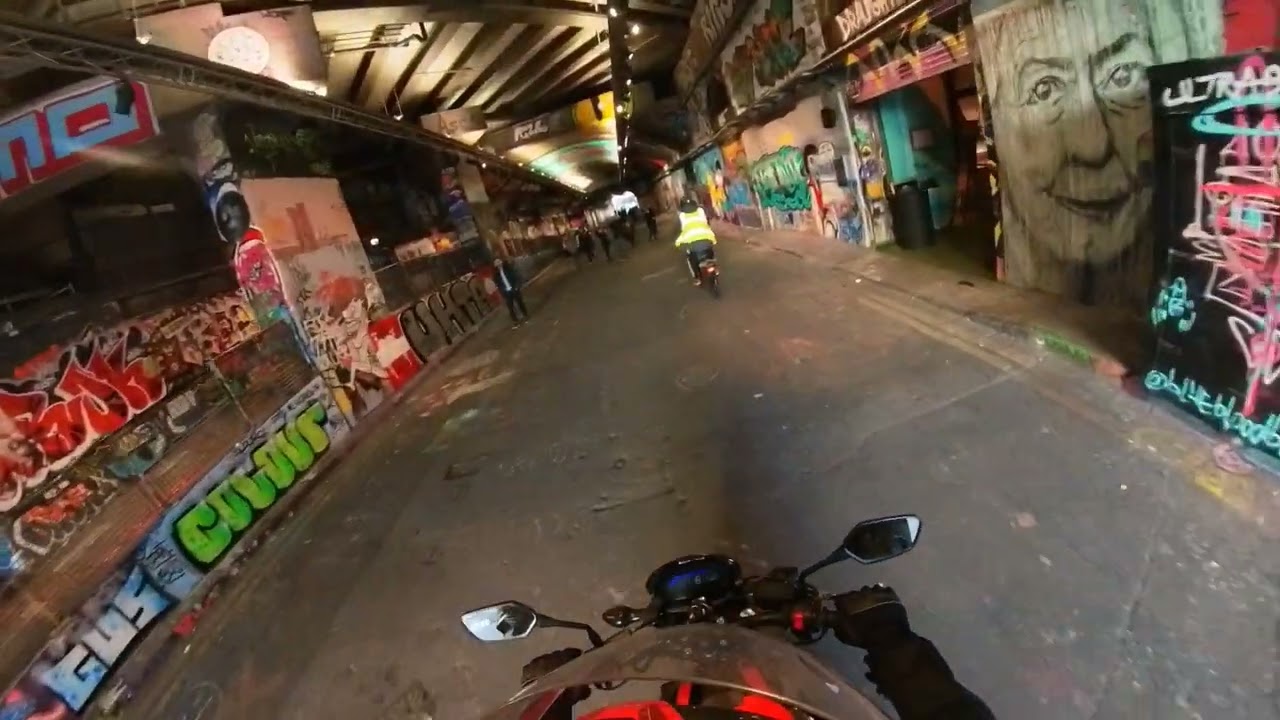 graffiti tunnel london leak street