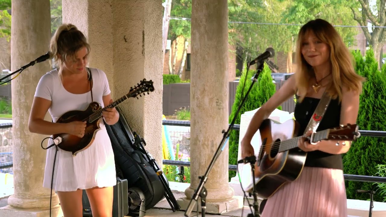 Molly Tuttle - Peak Summer Session (Full Performance)