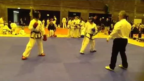 Aimee Muir (blue) -64kg sparring Chang ung cup 2013