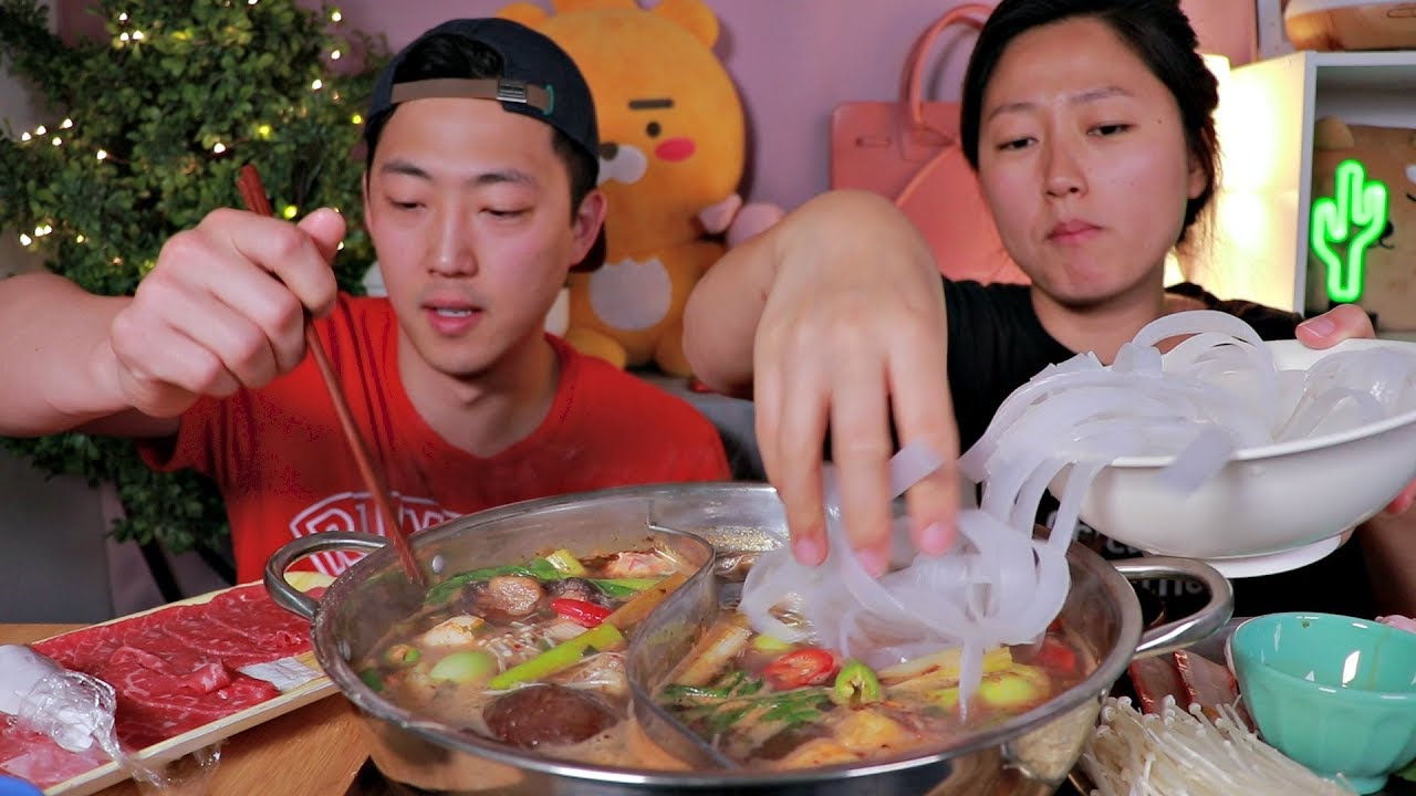 CHINESE HOT POT MUKBANG 🔥 ft. Mung Bean Jelly Noodles!