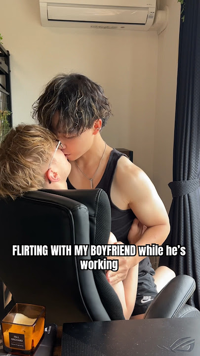 FLIRTING WITH MY BOYFRIEND while he’s working🤣 #couple #gay #blfan #lgbtq #lgbt