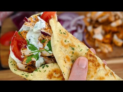 Sandwich Grec Gyros  100 maison  sauce Tzatziki, pain! Recette facile ! Riche en protines