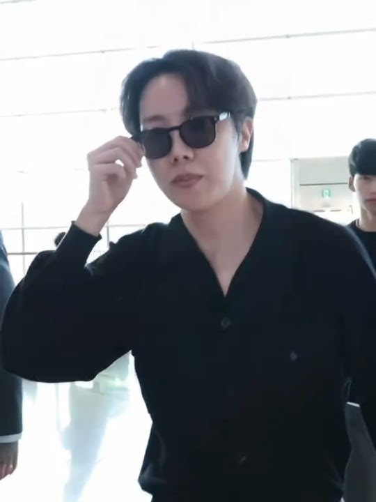 Jhope at airport, going to Singapore for Concert 🔥#bts #jhope #shorts