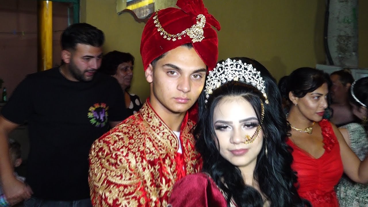 TAKA   iLE   EMiNE   KINA  TÓRENi