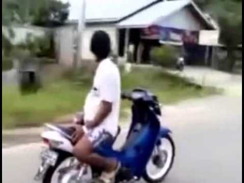 Video Lucu Orang Naik Motor  YouTube