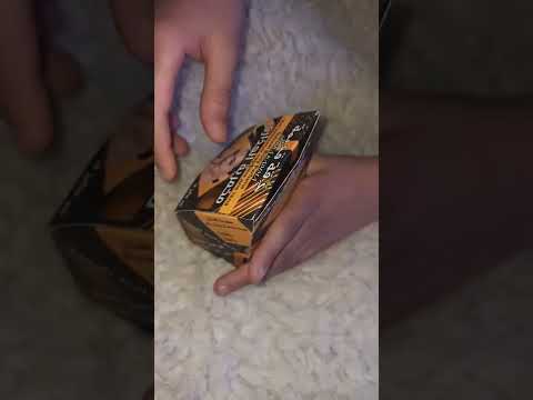 فتح صناديق منتجات دقة قديمة ومكياج