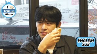 Sub Jeong Jae kwang Enjoys Red Bean Bread ILIVEALONE