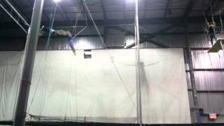 Stéphanie flying trapeze forward over ( no catch)