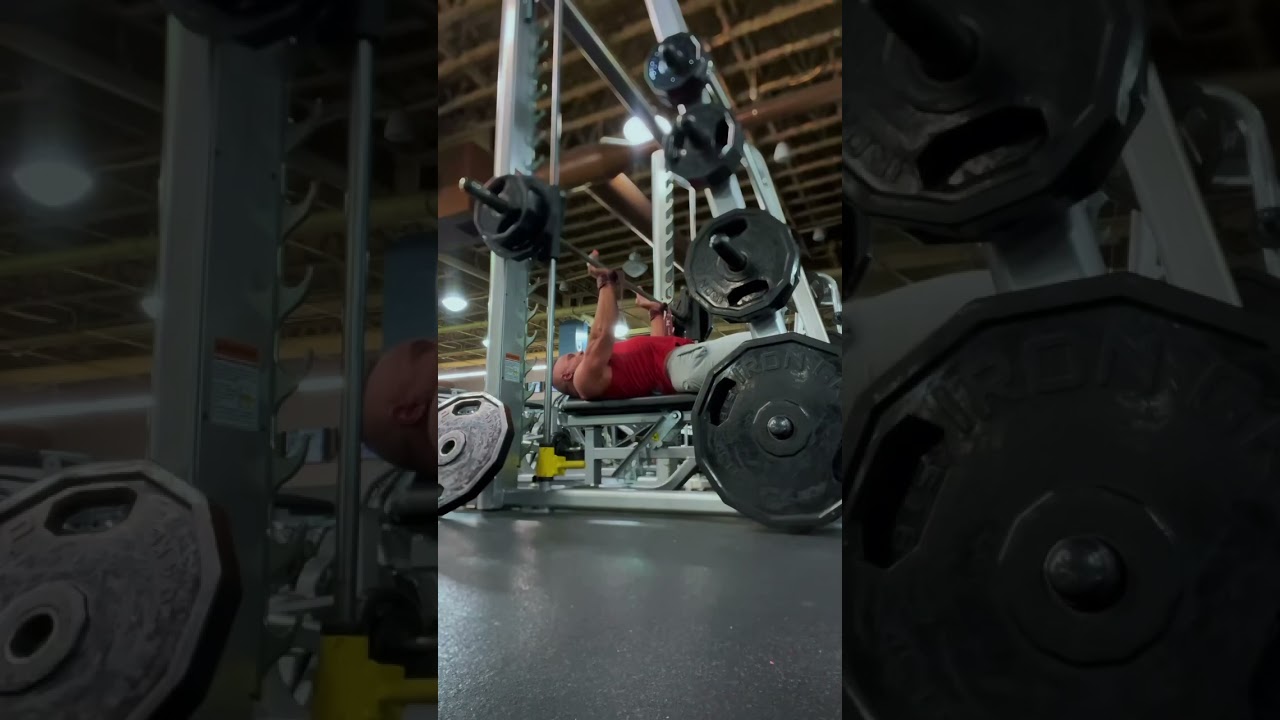 Close grip Smith machine press is great for a tricep overload #triceps #motivationfitness #fit
