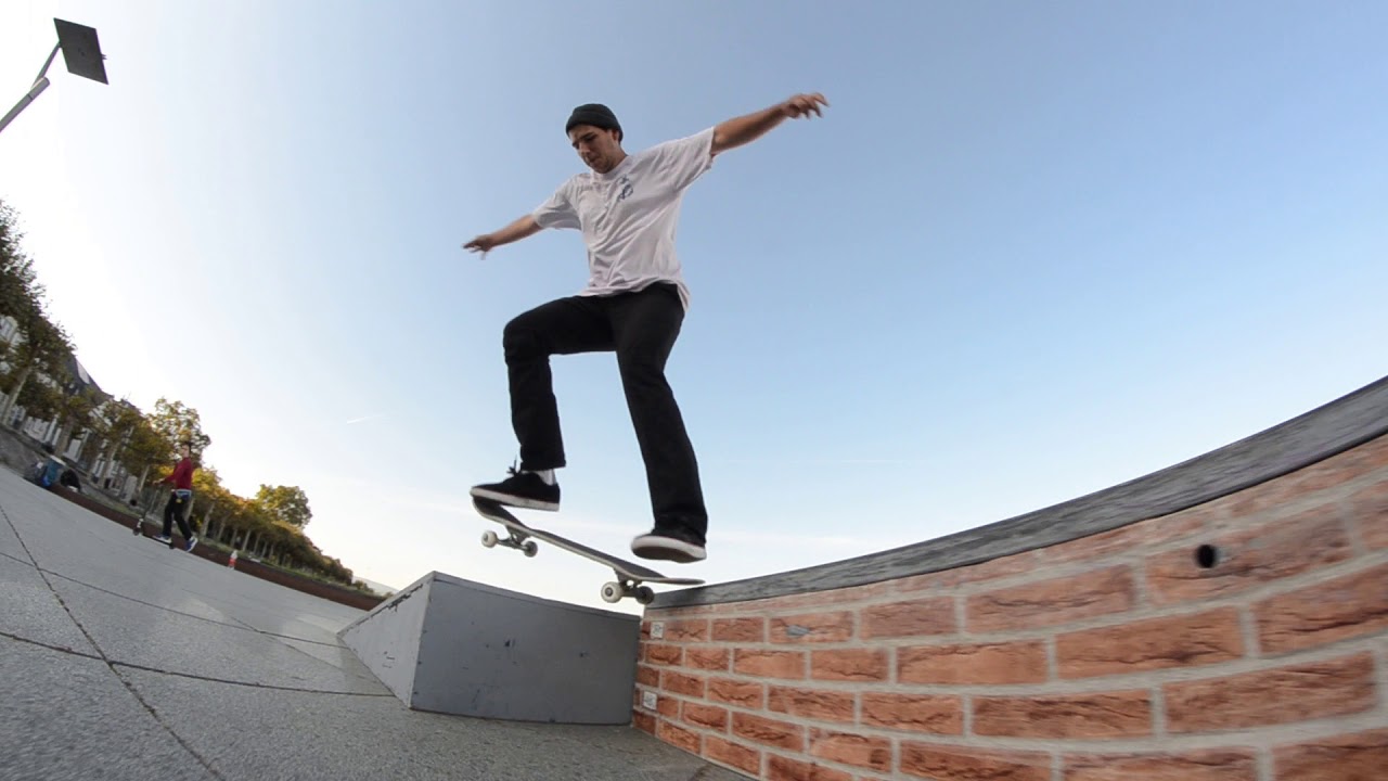 FLAT SPOT Flatliner X MZSKATE - der mobile skatepark