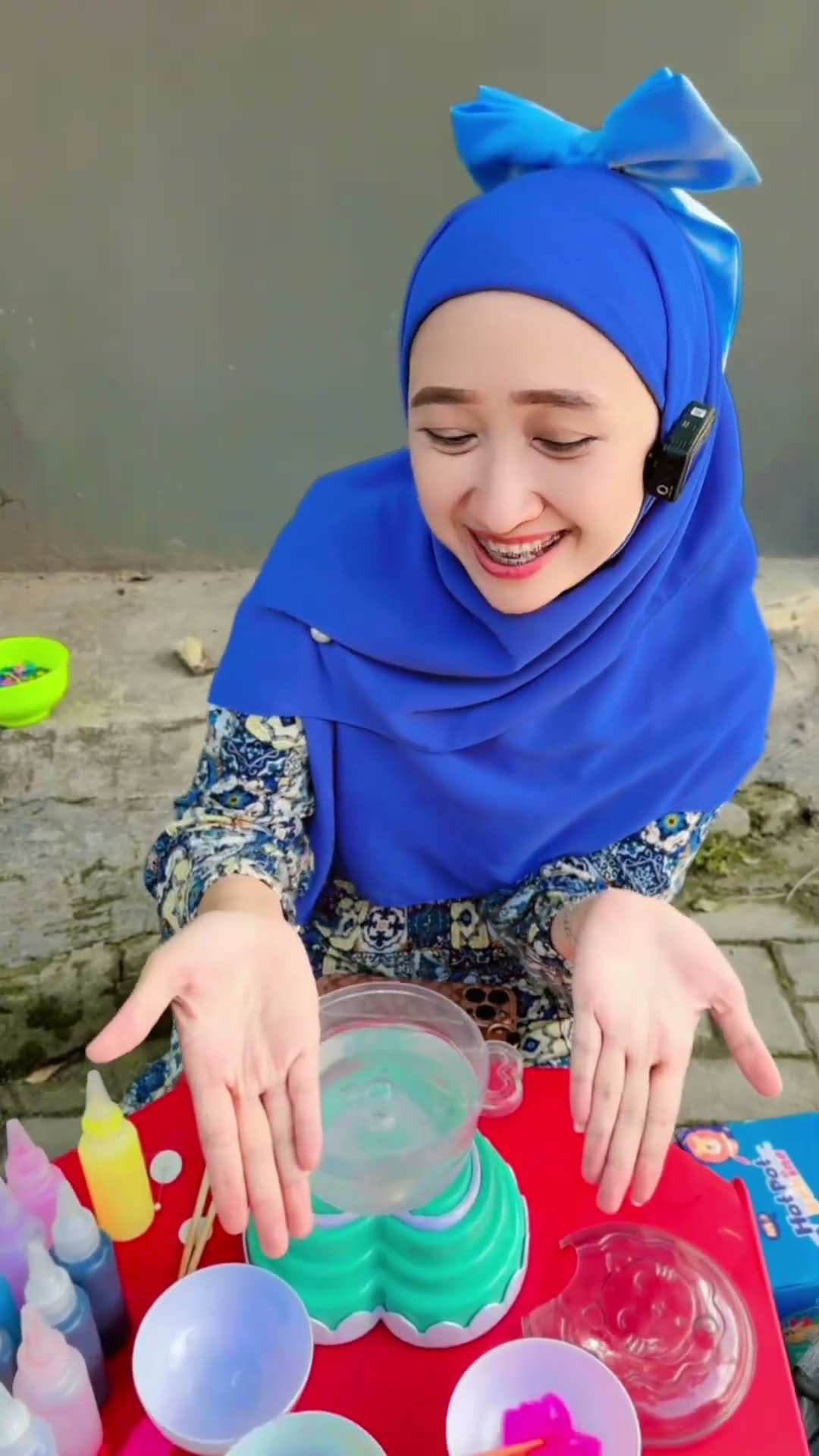 BUNDA DIJAH JUALAN MIE WARNA WARNI DIPINGGIR JALAN