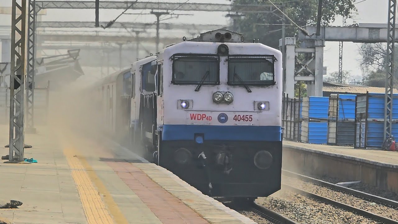 40455 KJM WDP-4D IN CAB-2 FORWARD+40362 KJM WDP-4D TWINS HAULING 16587 YESVANTPUR BIKANER EXPRESS