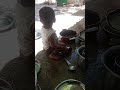 1 साल की बच्ची बर्तन धो रही है कैसे आगे वीडियो देखने के लिए