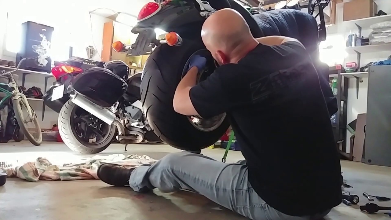 2015 Triumph Rocket 3 Roadster Rear Tire install