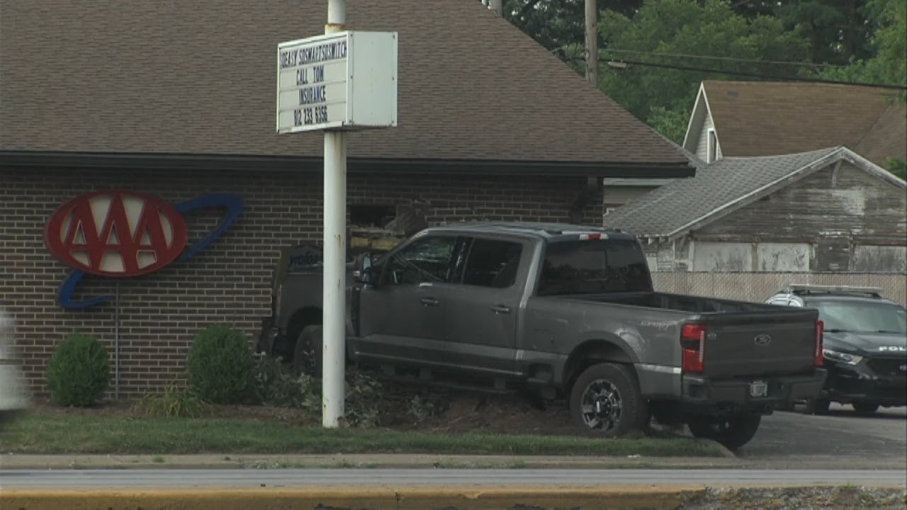 One hurt after truck drives into 3rd Street business in Terre Haute ...