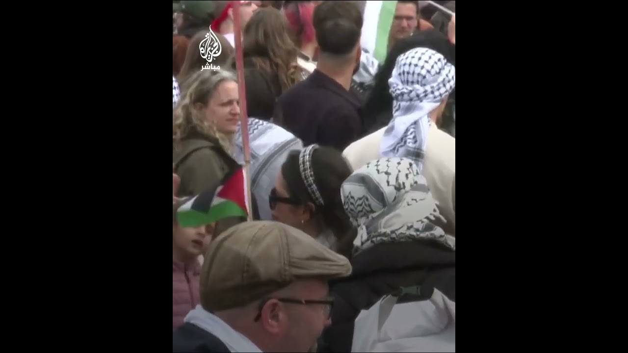 آلاف المؤيدين لفلسطين يتظاهرون في مدينة مالمو السويدية رفضًا لمشاركة إسرائيل في مسابقة “يوروفيجن”