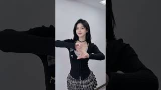 "Whoever wears it in the early spring will look stunning, a hot girl's style." #连衣裙 #dance