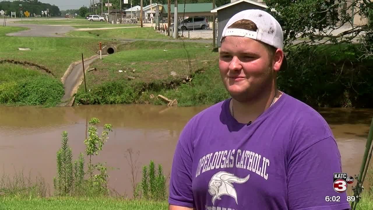 Port Barre teen saves stranger in sinking car
