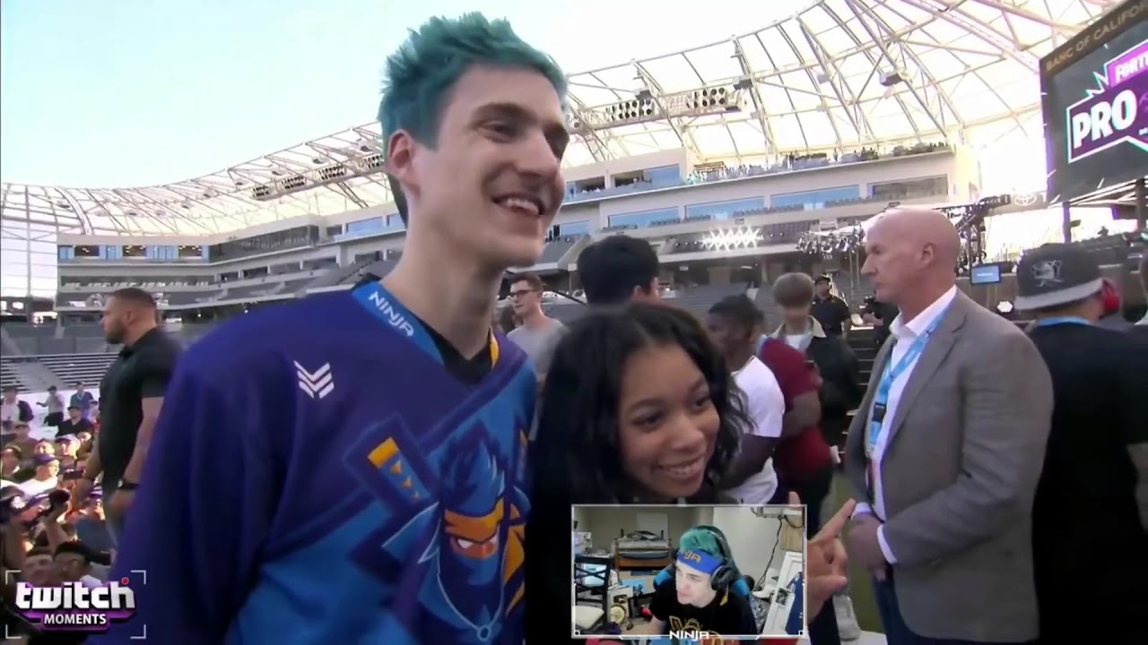 NINJA REACTS TO STREAMERS WATCHING HIM WIN FORTNITE CELEBRITY PRO AM TOURNAMENT