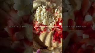 White chocolate strawberry banana bread🍓#dessertrecipe #bananabread #strawberry #whitechocolatecake