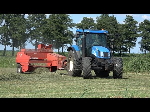 Kleine Balen Persen Met Welger AP630 En New Holland TS125A (2018)