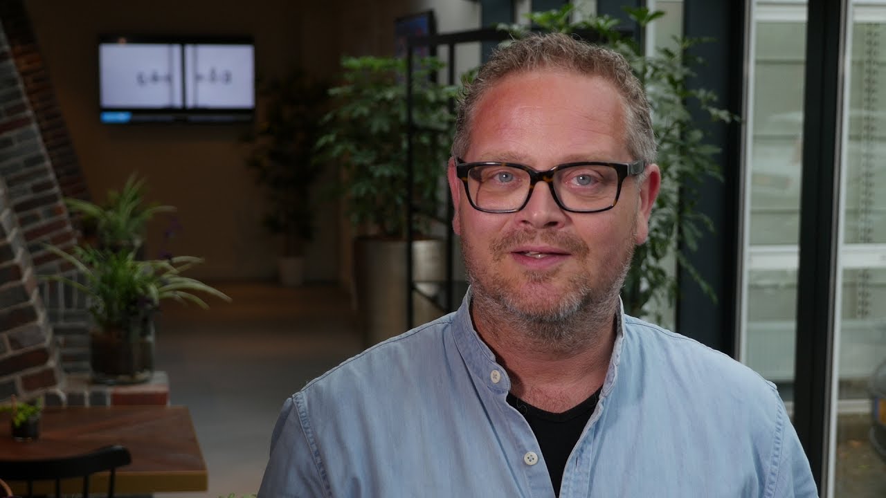 Marc Meeuwis over het blauwe gebouw