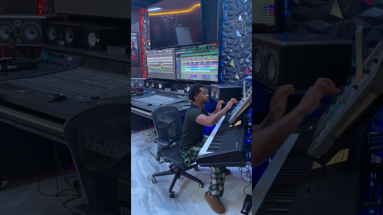Music Producer Zaytoven in his Home Studio going wild on the Beats! 🎶